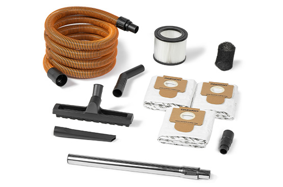 В комплектацию пылесоса входит: • Щетка для сухой и влажной уборки • Щелевая насадка • Изогнутая насадка • Адаптер для подключения электроинструмента • 3 тканевых мешка для сухой уборки